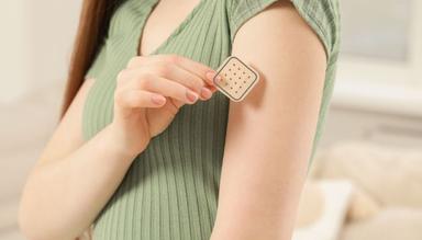 Miếng dán tránh thai là gì? Cách dùng, hiệu quả và tác dụng phụ